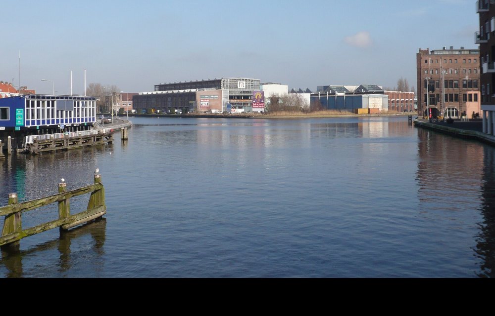 Het Kasteel van Haarlem gezien over het water